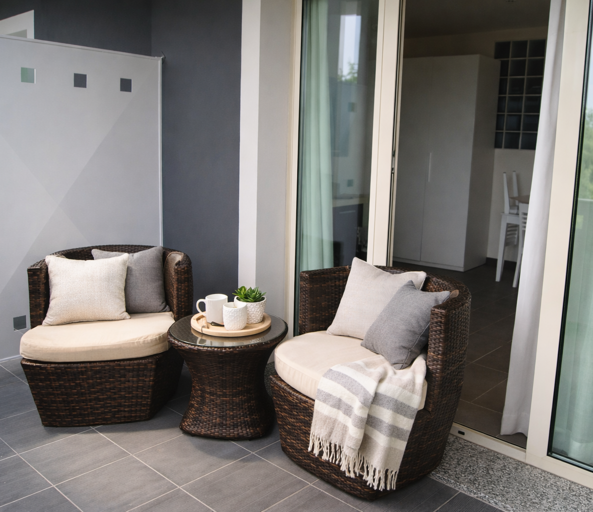 Terrazzo accogliente con poltroncine